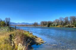 Yellowstone River House - Image 2