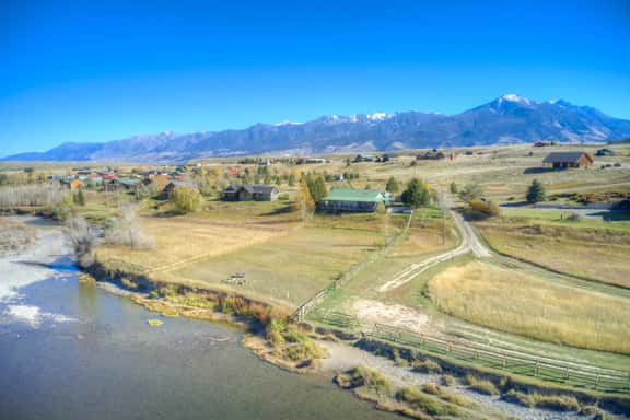 Yellowstone River House - Image 1
