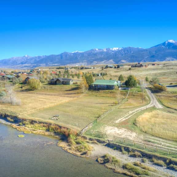 Yellowstone River House - Image 1